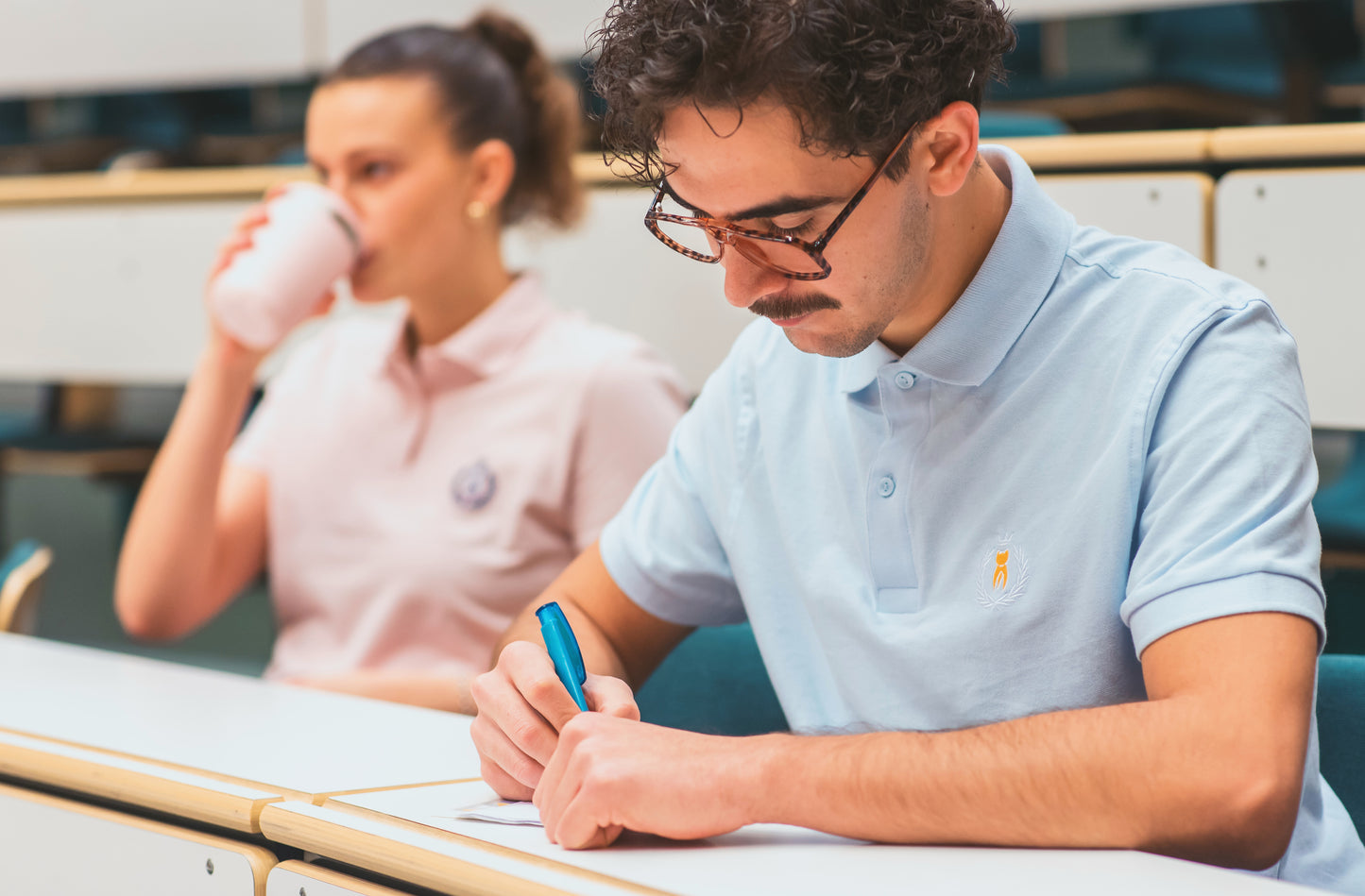 Zahnmedizinstudierende im Hörsal